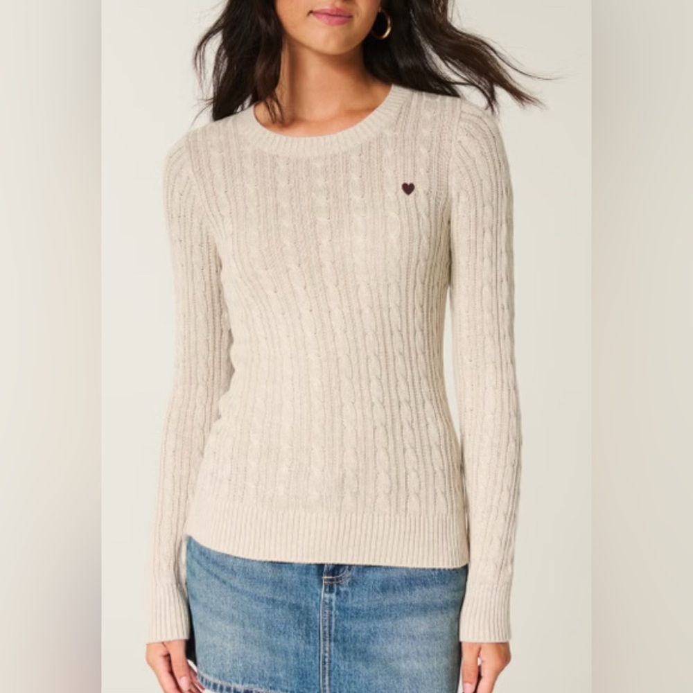 Hollister Cable Knit heart crew Sweater XXS